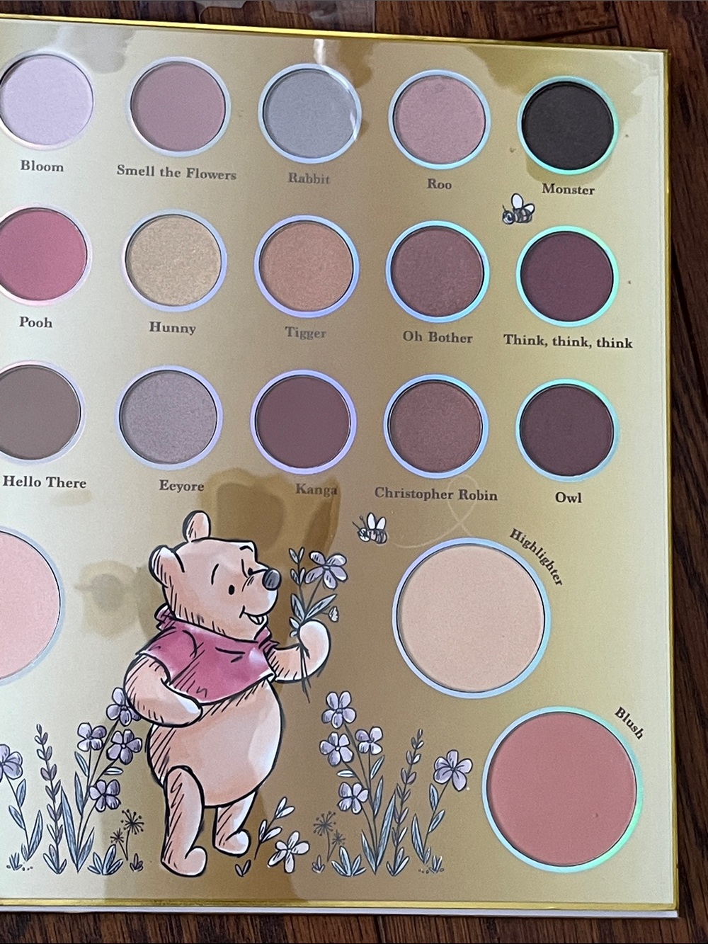 NEW!  Disney Winnie the Pooh Eyeshadow and Face Makeup Palette - Picture 6 of 15